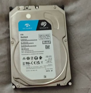 电脑硬盘可以用监控硬盘吗？两者区别与选购避坑指南